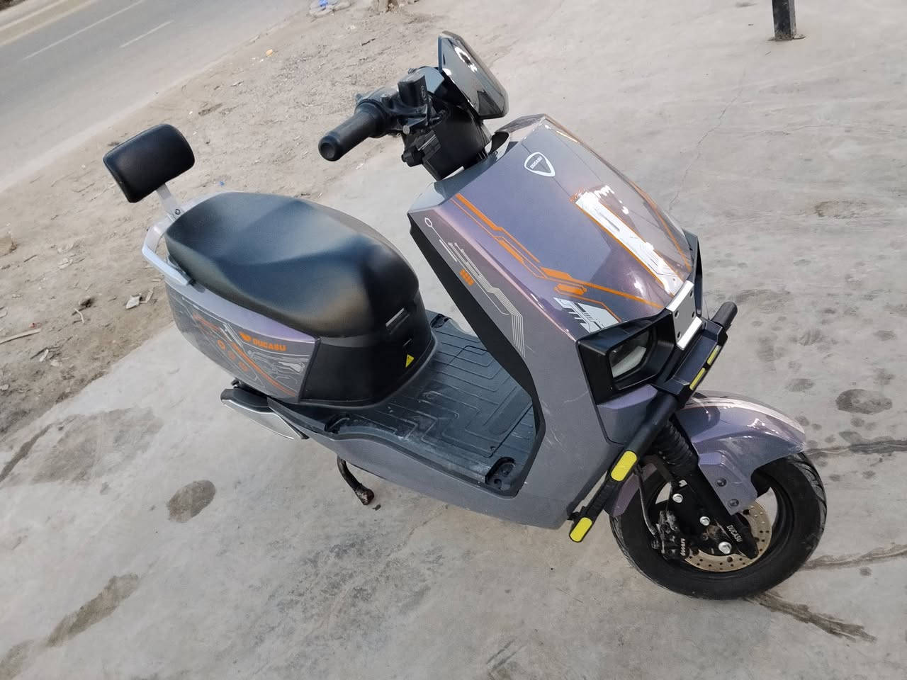 السلام عليكم دراجه للبيع شحن مقفوله كفاله عامه مكاني بغداد العبيدي السعر 700 وبيها مجال حق الجيه ***********
