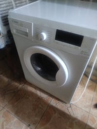 غسالة • ٨ كيلو • تشتغل