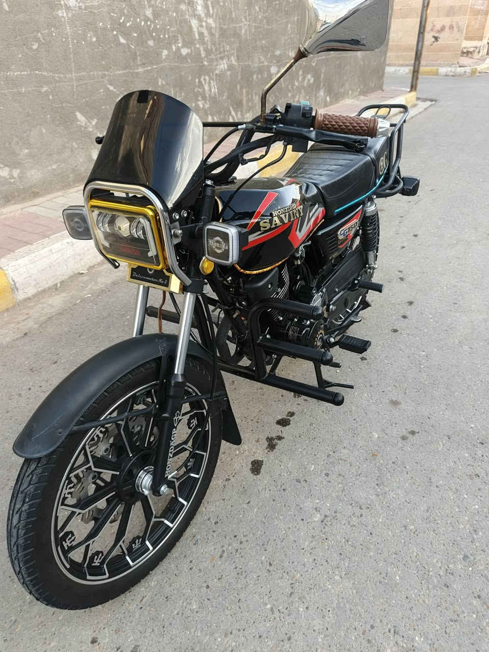 دراجه سيفان هونزدا موديل 25 جديده وجاهزه من كلشي اوراق منفيس تشغيل عن بعد+ بصمه سكان تراي وشلعه ومعدل فول؟؟ 
العنوان فلوجه شهداء.... السعر 900 وبيه مجال بسيط جدا.. واتساب +اتصال ***********
