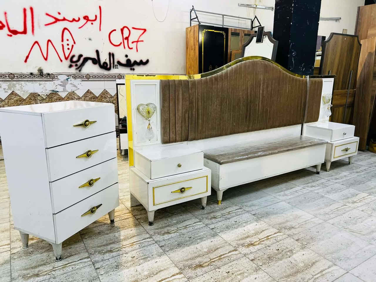 غرفة نوم تركي موديـل حديث😍💥
نضافة85💯 
عدد القطع / 8
نضام / ابواب 🦋✨
سعر / 625🤍✨
شد ونقل داخل بغداد مجاني🛻
يوجود توصيل محافضات
سكرين للغرفه والحجز خاص 🫲


**إذا كنت صاحب هذا الإعلان وتريد حذفه لأي سبب، رجاءا أرسل رسالة إلى الدعم الفني**