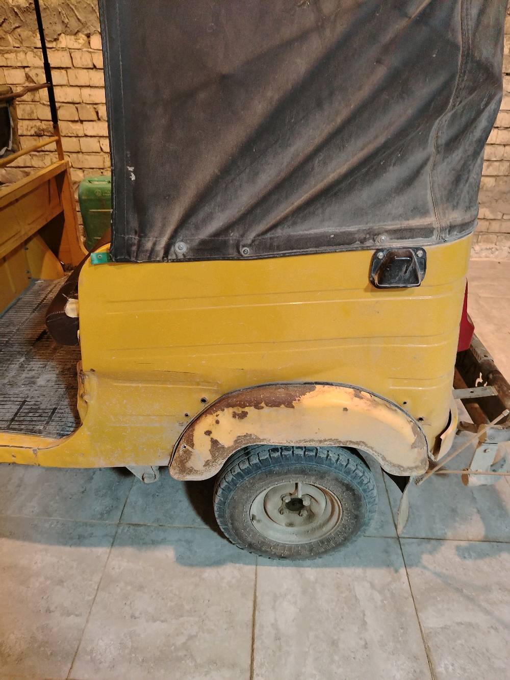 العنوان بغداد /تكتك صفرة موديل 2019 محرك مامفتوح وكير نظيف ومرقمه بيهة خسفة قويه شوي تواصل واتساب موجود بنفس الرقم وبيها مجال وسوالفها نظيفة 