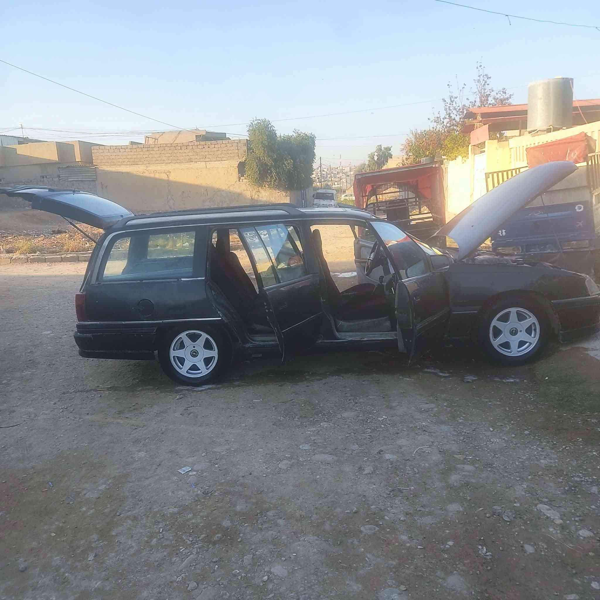 اوبل اوميكا ✈️ للبيع موديل 91رقم الماني نينوى وشرط التحويل حجم  26  غرمات صفر 0 السنوية لي 2027 طخم تواير المحرك 6 سلندر بس بي رخاوة سيارة مال بيت  
النظافه كدام العين السيارة ما مصبوق بس بي مكاين صبغ 
السعر 22 وبيها مجال مكاني موصل جانب الايمن 
الرقم *********** بي واتساب
