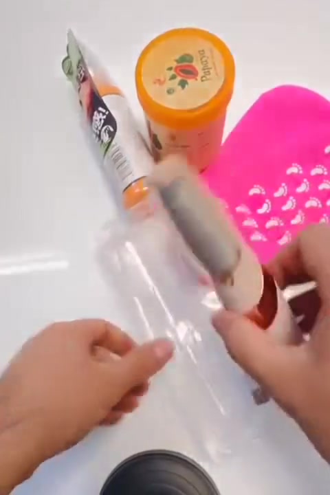 بكج حافية القدمين 😍جبــنالــكم عرض وبســعر خيــالي ويخص القدميــن وتعالي بعد ولبسي الكعب وياه عرضنــا ماكو احراج بعد 💪😌 

العــرض يشمــل :_. 

1_قلم القــدم الكهربائــي 

2_جــواريــب سليــكون للقــدم

3_مقشر قــدم الكــوريي #الاصلــي

4_كريم بابــايــا للقــدم 

🔥المميزات 🔥
1_ يتوفر 2 رأس ( خشنة + ناعمة) قابلة للتبديل.
الرأس الخشنة تساعد للتخلص من الجلد الميت و التشققات.
الرأس الناعمة تقوم بتنعيم ملمس القدم.
بها 2 سرعة لتختاري المناسبة ليكي.

2_🌸جواريب سليكون للقدم 
من الخارج قماش فرو ومن الداخل جل تحتوي مجموعة زيوت زيت الزيتون فيتامين E
تمنع وتعالج  تشقق القدمين و الجفاف

3_ 🔴مقشر_قدم كوري 
#الاصلي
بخاخ تقشير القدم الفوري [ازالة الجلد الميت من القدم من الاسفل ومن الاعلى تصبح القدم بيضة وناعمة وينزال الجلد الميت والسواد وكذالك يستخدم لكوع اليدين الداكن . 🔥

4_كريم بابايا يغذي ويرطب ومبيض للقدم

عندج بكج متكامل عن القدمين بعد ماتحتاجين ترحين سوين جلــسات عنــايه قدمين عد الكوافــير مركــزنا وافرلكم كلشي وبســعار خيــاليــه 👏🔥


**إذا كنت صاحب هذا الإعلان وتريد حذفه لأي سبب، رجاءا أرسل رسالة إلى الدعم الفني**