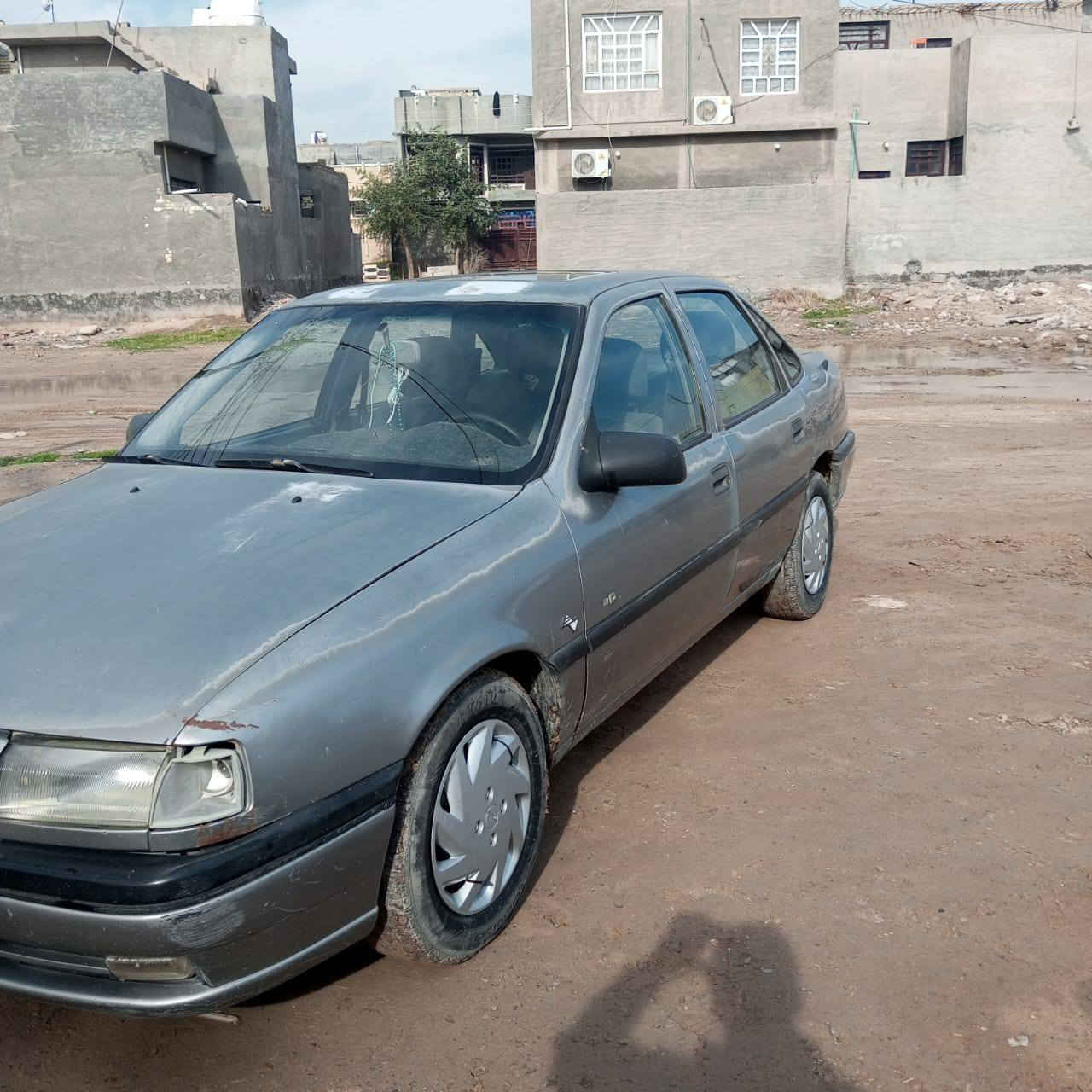 السلام عليكم اوبل فيكترا نضيفه حلوه السياره بلادي تبريد موديل 1995داخل حلو لون فضي لا ضربه لا كصه السياره جاهزه كهربائية كله شغاله محرك 2000 اوتوماتيك ابطاين جدد دشبوب جديد محرك وكير ابلادي تايرات جدد السياره انشالله ربع ما اذب عليه السياره مكان السياره بغداد ابو غريب ابو منيصير ***********/***********
