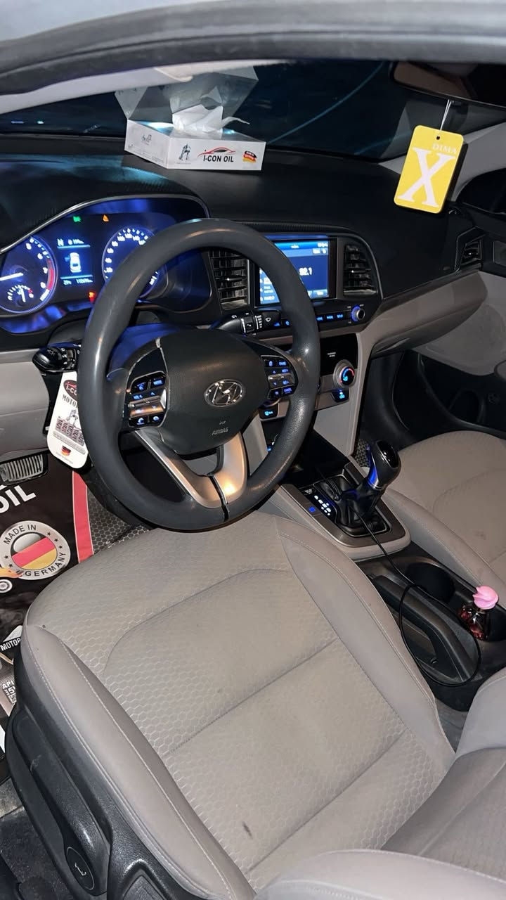 السلام عليكم سيارة النترا وارد امريكي 2019 حادثها الجاملاغ الأيسر الامامي بدون لا شواصي ولا لغود سليمات 
سعرها شده و25ورقة 
(يوجد نقد ، اقساط)
مكاني بغداد الدورة 
***********واتساب
