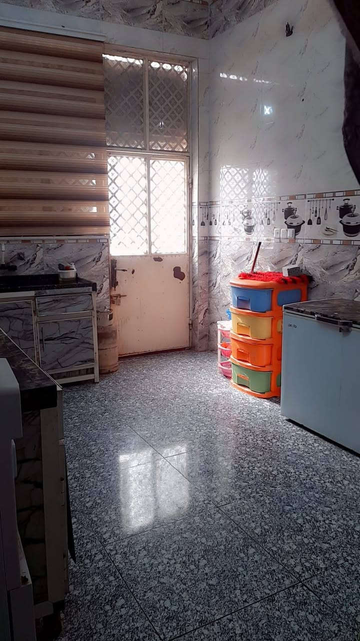 بيت للبيع ١٥٠ متر بسعر مناسب اللطيفيه حي الخضراء قرب دائره الكهرباء طابوك باسمي قريب على الشارع العام  للاستفسار ***********واتساب او ***********
