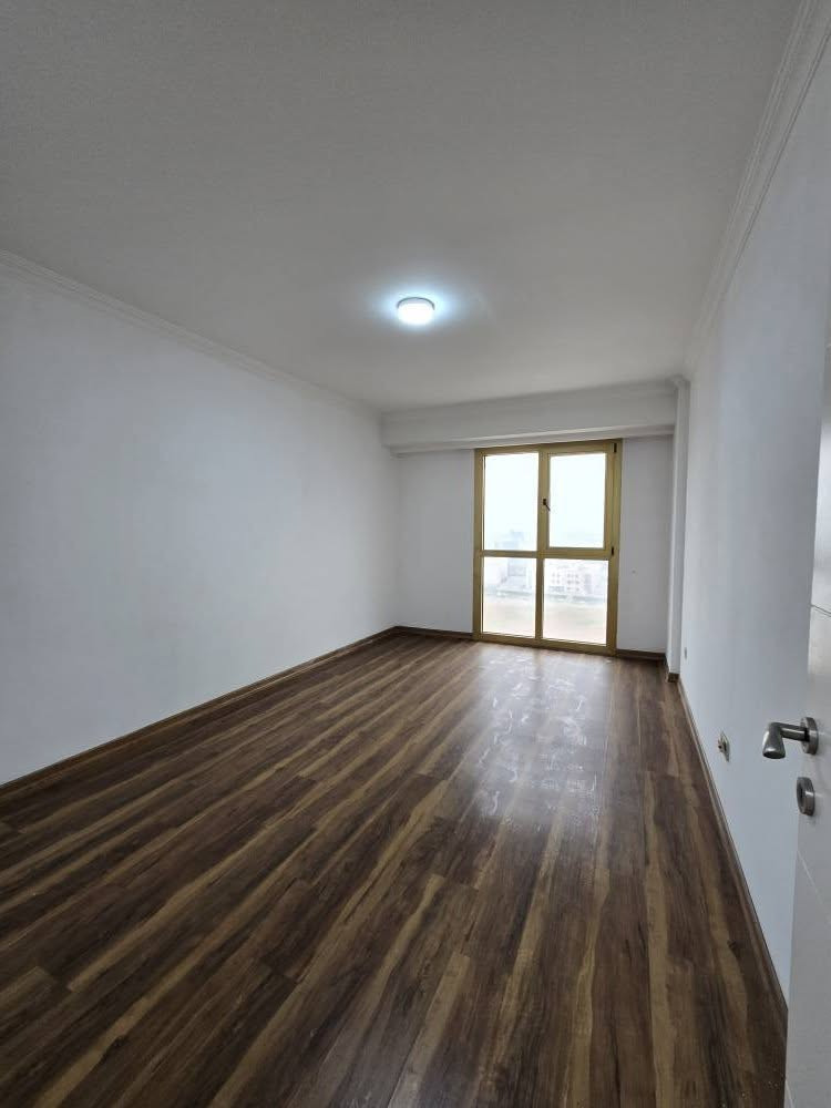 شقة الايجار في رويا تاورز ثلاث غرفتيين  و صالة فارغ 
*********** أربيل, العراق
