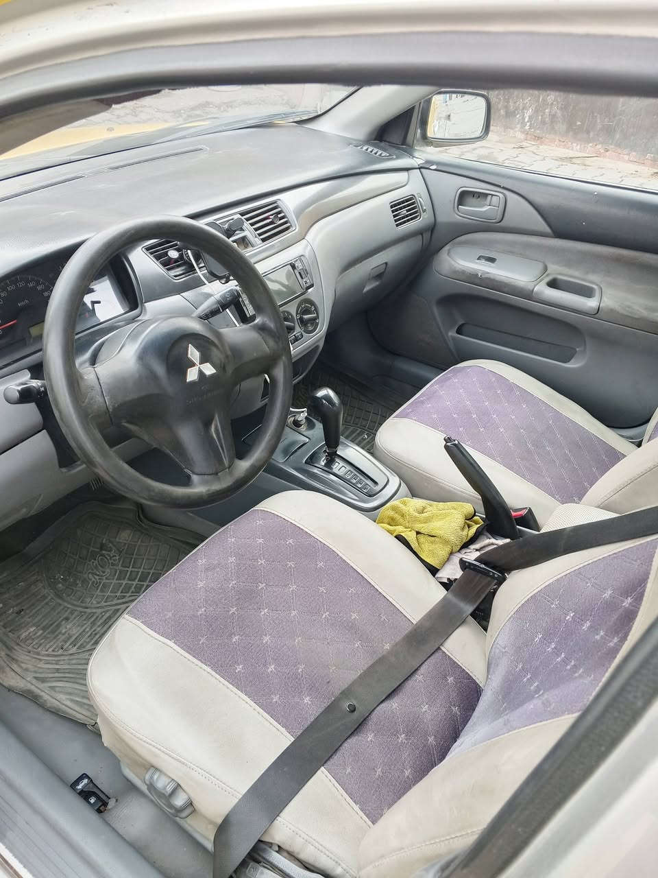 السلام عليكم
لانسر موديل 2007رقم ميسان  بسمي كير اوتماتيك تخم تاير جديد صدر نضيف سياره شغاله تبريد يشتغل  سنويه صاقطه مكاني بغداد 
سعره 45 ورقه 
رقم الهاتف ‏‪***********‬‏
