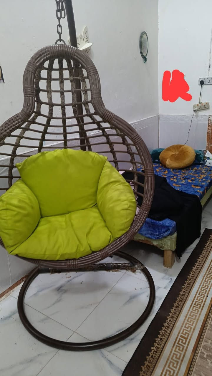 مرجوحه مستعمله  ونضيفه كلش اي نقص او خلل مابيهه سعرهه ١٠٠ عنواني بغداد مدينه الصدر ***********
