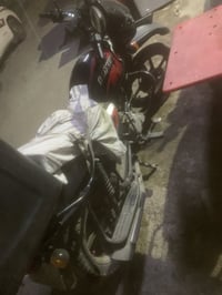 للبيع بوكسر ٢٣ مرقمه باسمي تحوليه ثاني يوم سعره مليوينين و٦٠٠ وبيه مجا...