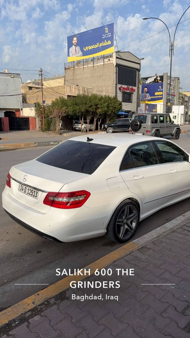 السلام عليكم مارسيدس E212 حجم 200 للبيع سيارة بيها صبغ بنيد وچاملغ بدون ضرر ايمن ماشية 160الف 
سعر 190 وبيها مجال ***********
