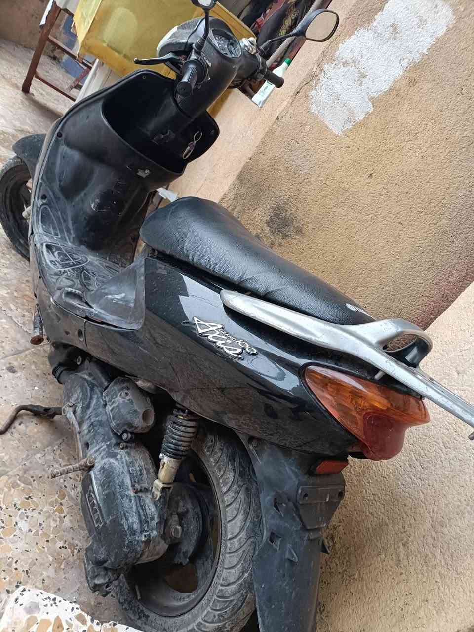 دراجة اكزز الدراجه كلشي مبدل بيها بس كامت وما جفتتها وصار سبوعين متروكه مكاني الكندي 
***********
