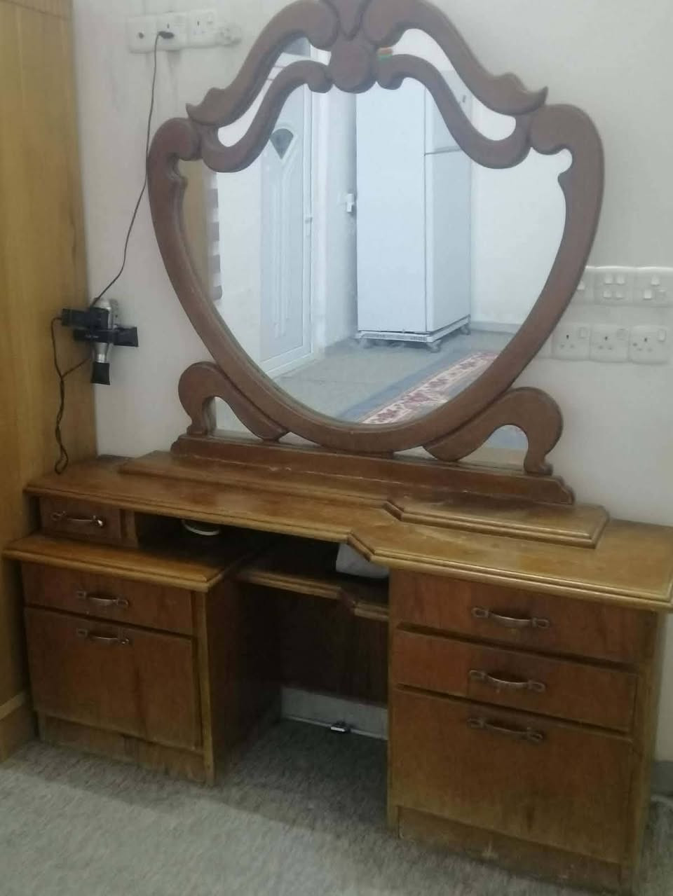 السلام عليكم قنصور +امرايه +زاويه للبيع خشب صاج السعر 600 وبي مجال للطيبين العنوان موصل الايسر للستفسار اتصل عل ***********
