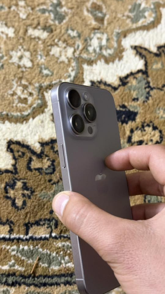 السلام عليكم
متاح ايفون 15 pro max
تك سيم
ذاكره 256
اللون تيتانيوم
نظافة فول 
غير متواجد ع فيس 
***********
***********
