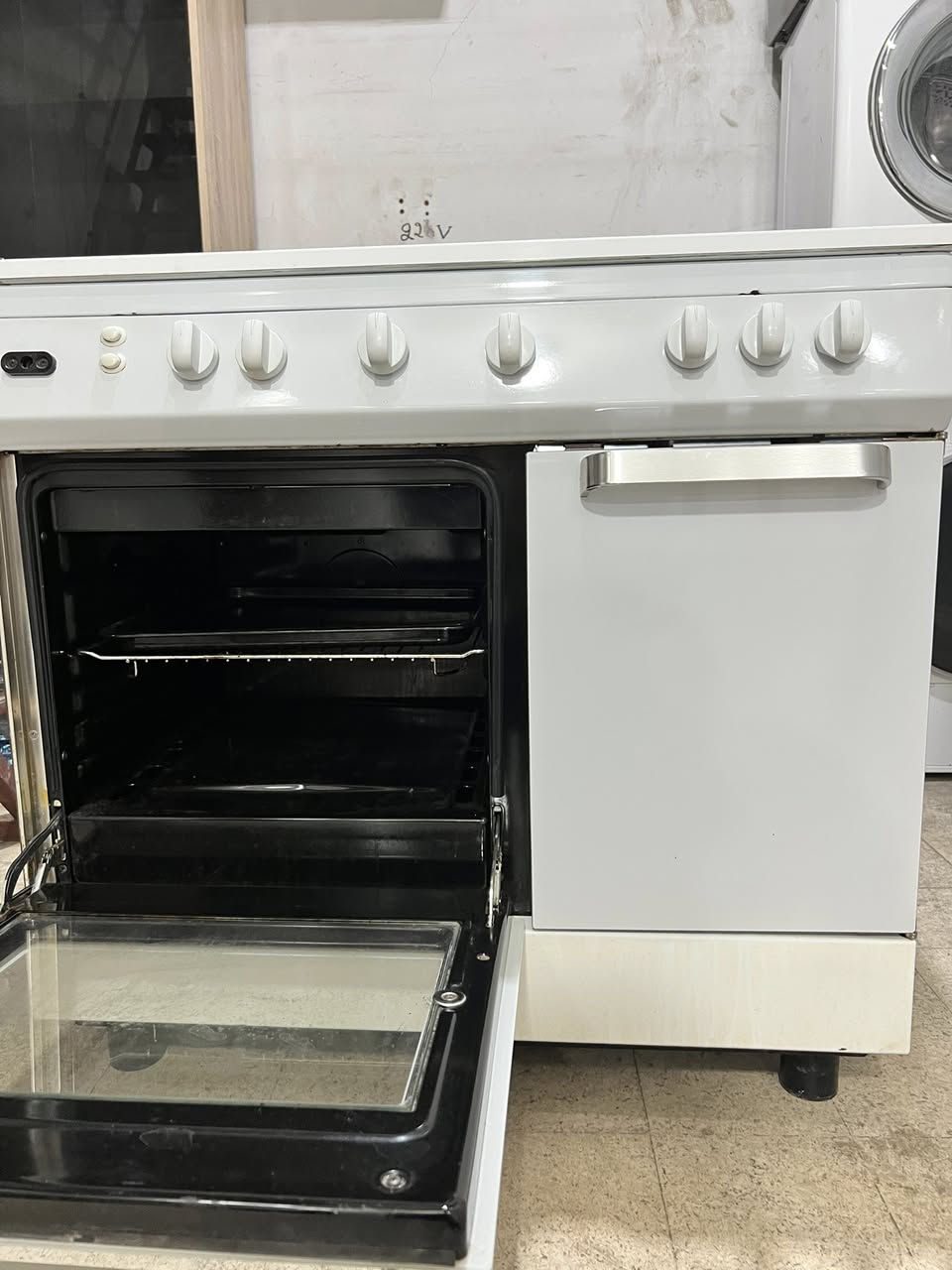 غاز 5عيون/ايطالي  🇮🇹 / نار زرقاء 🔥/ مفتاحين للفرن بحاله الجديد ((برج حمود 
تواصل 71239872☎️


**إذا كنت صاحب هذا الإعلان وتريد حذفه لأي سبب، رجاءا أرسل رسالة إلى الدعم الفني**