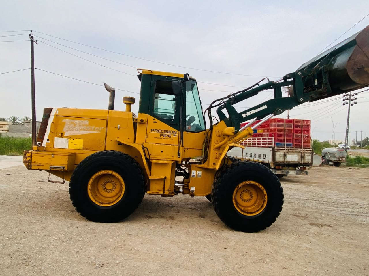 كاوسكي حجم 65 Zv موديل 2005 بلادي مسجل بموديله باسمي سنويه جديده مكينه كلها ع وضع الشركه  تبريد تدفئه  مكينه مال جناي ***********
