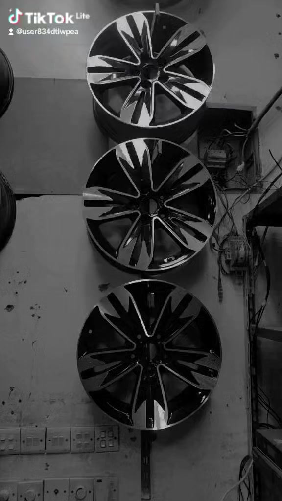 سلام عليكم ورحمة الله وبركاته اخون وصلته وجبيه جديده من لاطارت الجديد وويلكب كوري كافت القياسات العنوان كوت مركز المدينه الخاجيه شارع ٣٠ مجاور مفروشات الحاج شمران *********** ويوجد بيع ومراوس وشراء وبخدمتكم
