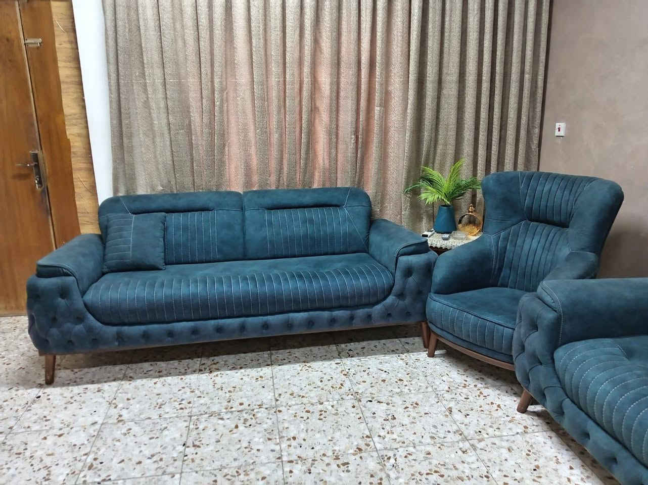 السلام عليكم عندي تخم تركي عشر مقاعد ونظافته 95% سعر750 وبي مجال قليل مكاني الغزاليه ***********
