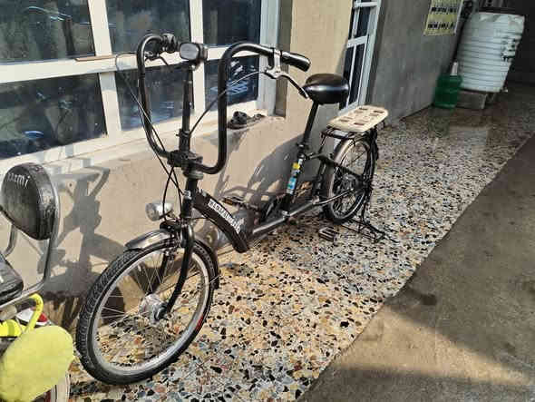 السلام عليكم بايسكل برجستون للبيع السعر ١٥٠ مكان بغداد المشتل بايسكل جديد كلة شغال الشراي يتصل عل رقم ورجائن المو شراي لا يتعبني ***********
