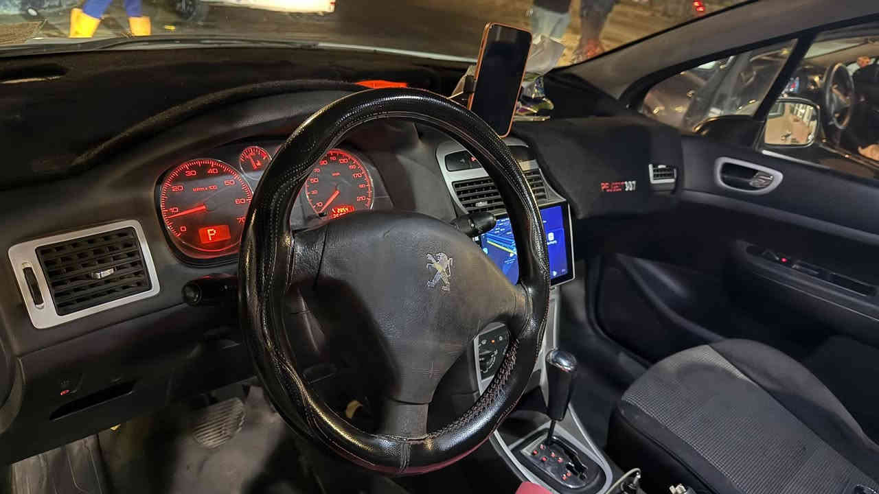 🚗 للبيع بيجو 307 / موديل 2006
رقم بغداد لانكليزي جديد 
ولا كلوب بدشبول سيارة جاهزه للاخير 

المواصفات:

كير جديد فرنسي أصلي

مكينة نظيفة جداً بدون تبخير وبدون حماوة

شاشة كار بلاي

غرفة جديدة + تخم تاير

مازدات جديدة أصلية + لايت زنون

كهربائيات كلها شغالة 100%

السنوية باسمي جديدة 

رقم أانكليزي جديد بغداد 

💵 السعر: 58 ورقة وبيها مجال

⚠️ السيارة أحلى من الصور هواي

📍 الموقع: بغداد – العامرية 
***********
