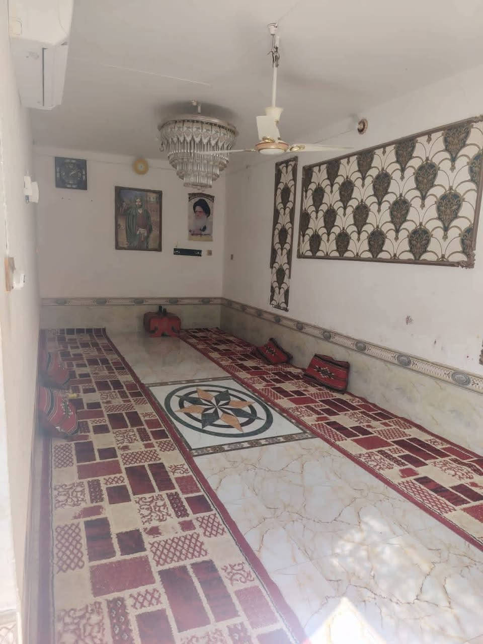 🧿 للبيع بيت طابو مساحه 240 متر سعر مناسب
حي الأمير قرب مدرسة النجاح
 يتكون من
• غرفتين نوم
• صالة
• استقبال
• مطبخ
• مناور عدد (2)
• صحيات داخلية وخارجية
• كراج سيارة 🚗
📞 للاستفسار اتصال فقط 
***********
