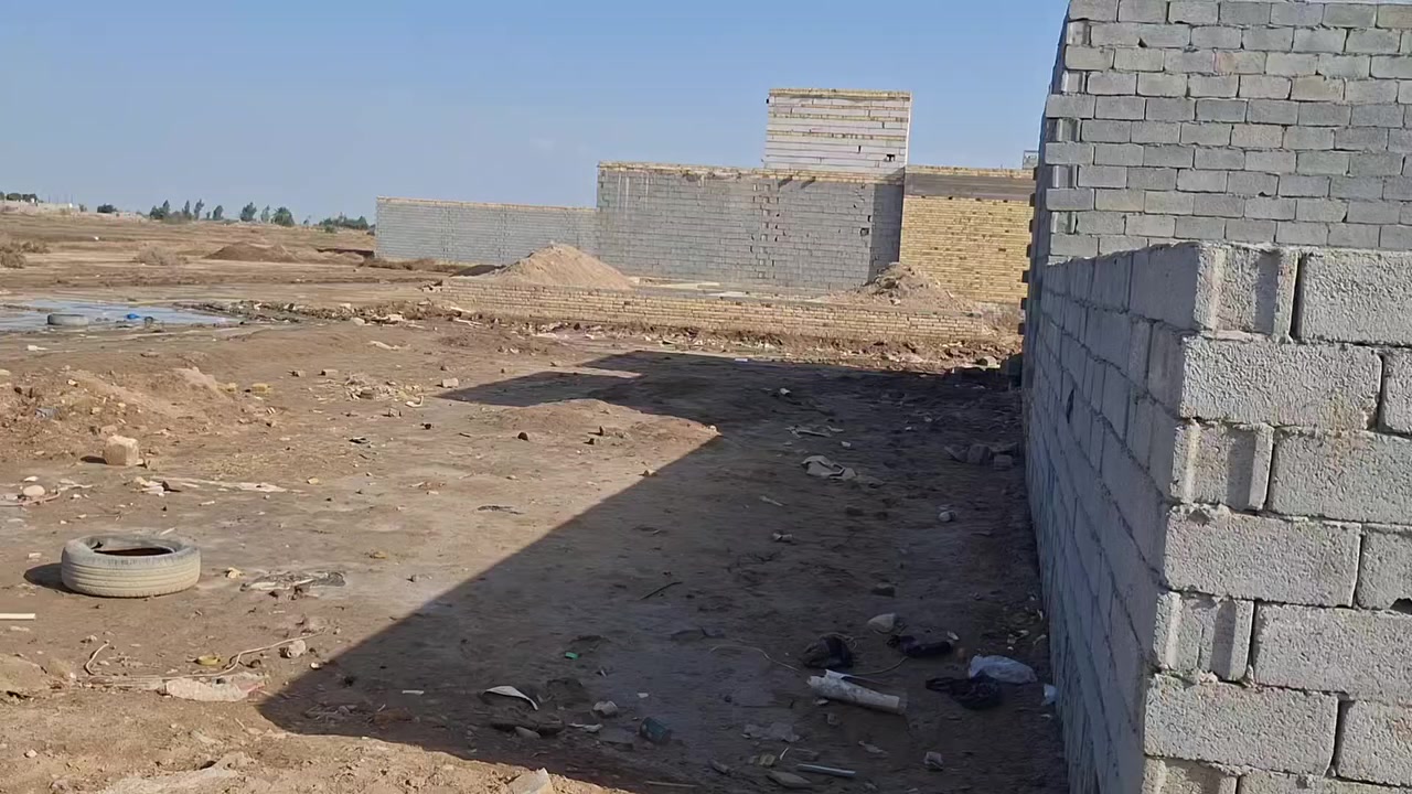 هيكل ركن مربع 150 متر سعره 19مليون بيه مجال قليل
قطعه مسيجه بصف الهيكل مساحه 150 متر مربعه سعرها 12 مليون 
وراهن قطعه 200 هم صايره ركن علا شارعين سعرها 16مليون اليريدهن يتصل علا رقم *********** وبيه خير ويدلل ينباعن كلهن او كلمن بحدها عادي
زراعي مقابيل ابو رعد
