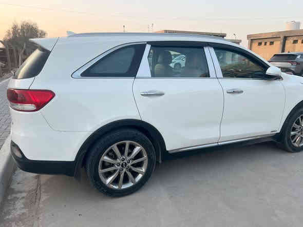 السلام عليكم للبيع 
كيا سورنتو موديل 2018 رقم بغداد  مشروع وطني خليجي سياره مكفولة كفاله عامه السياره  جديده  بس بيه شخط الجاملغ الأمامي 
مواصفات 
بصمه تشغيل 
كشنات جلد 
كشن كهربائي متحرك 
شاشه كامره 
تحكم استيرن جهتين 
 جنطه كهرباء 
كتلوكات الشركه سياره جديده  
6 سلندر 7 راكب 3 قطع تبريد 
ماشيه 120 الف  
سياره جديده وجاهزه 
مـكـان-السـياره-الــشطره
الــسعر:245 وبيها مجال
الاستفسار اكثر 
***********
