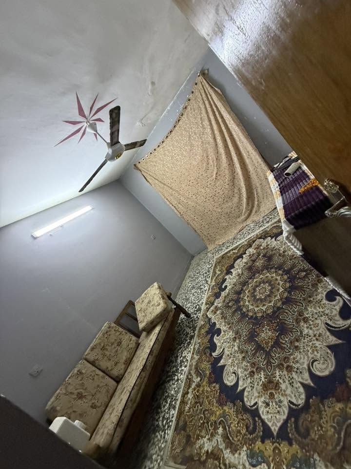 �✨ للإيجار – دار مرتب ومناسب للعوائل فقط ✨🏡

📍 الموقع: المنصور – الداوودي
📐 المساحة: 50 متر

يحتوي على:
🛏️ 3 غرف نوم
🛋️ هول مرتب
🍽️ مطبخ مع كاونتر تفصال
🚿 حمام
❄️ سبلت عدد 1
✨ جزء مؤثث وجاهز للسكن

✅ منطقة هادئة وقريبة من الخدمات
✅ مناسب للعوائل فقط
💰 سعر مميز جداً

📞 للاستفسار والتواصل:
***********

📩 التواصل خاص أو اتصال مباشر
