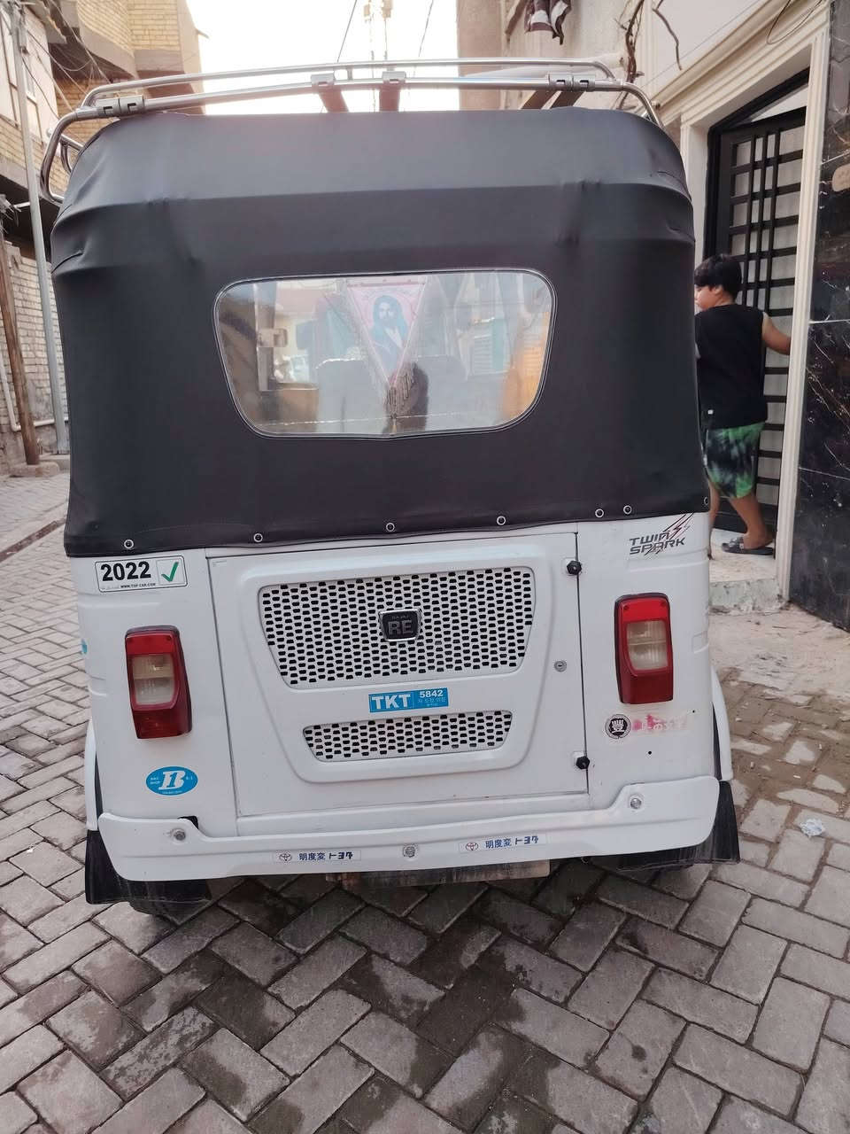 سلام عليكم تكتك موديل 22 رقم سنويه بسمي  مكينه مكفوله ما مشروكه السعر 8500 بيها مجال قليل عنوان مدينه صدر قطاع 18 يريدها اتصل ***********
