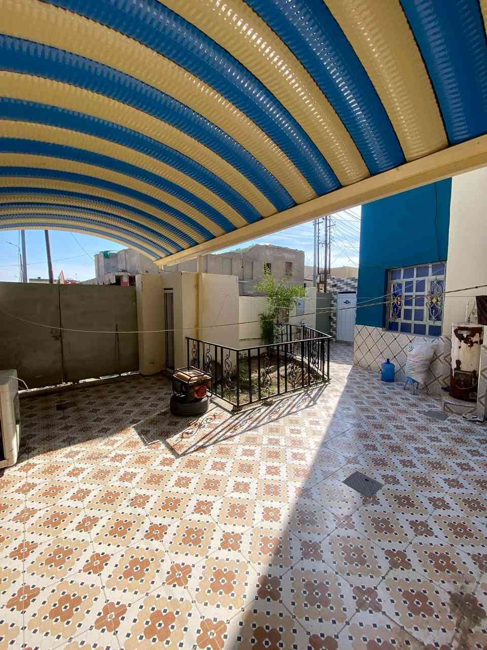 🏠 بيت : ملك صرف
🏠 مساحة : 260 متر

🏠 الموقع : قضاء الشافعية/ السايدين حسينية الامام علي ع 
جهة صيدلية جنات النعيم في فرع 

🏠 بناء طابوق عكاده 

🏠  استقبال كبير  ٨ متر + ٣ غرفة نوم + مطبخ حا ومطبخ بارد+ صالة ١٠ متر صافي + صحيات داخليه وخارجية + مدخل إلى الاستقبال + كراج ٧ متر + حديقة  + منور كبير ٧ × ٣  فية مخزن كامل

🏠 السعر 90 مليون وبي مجال للتواصل والاستفسار 

*********** او ***********
