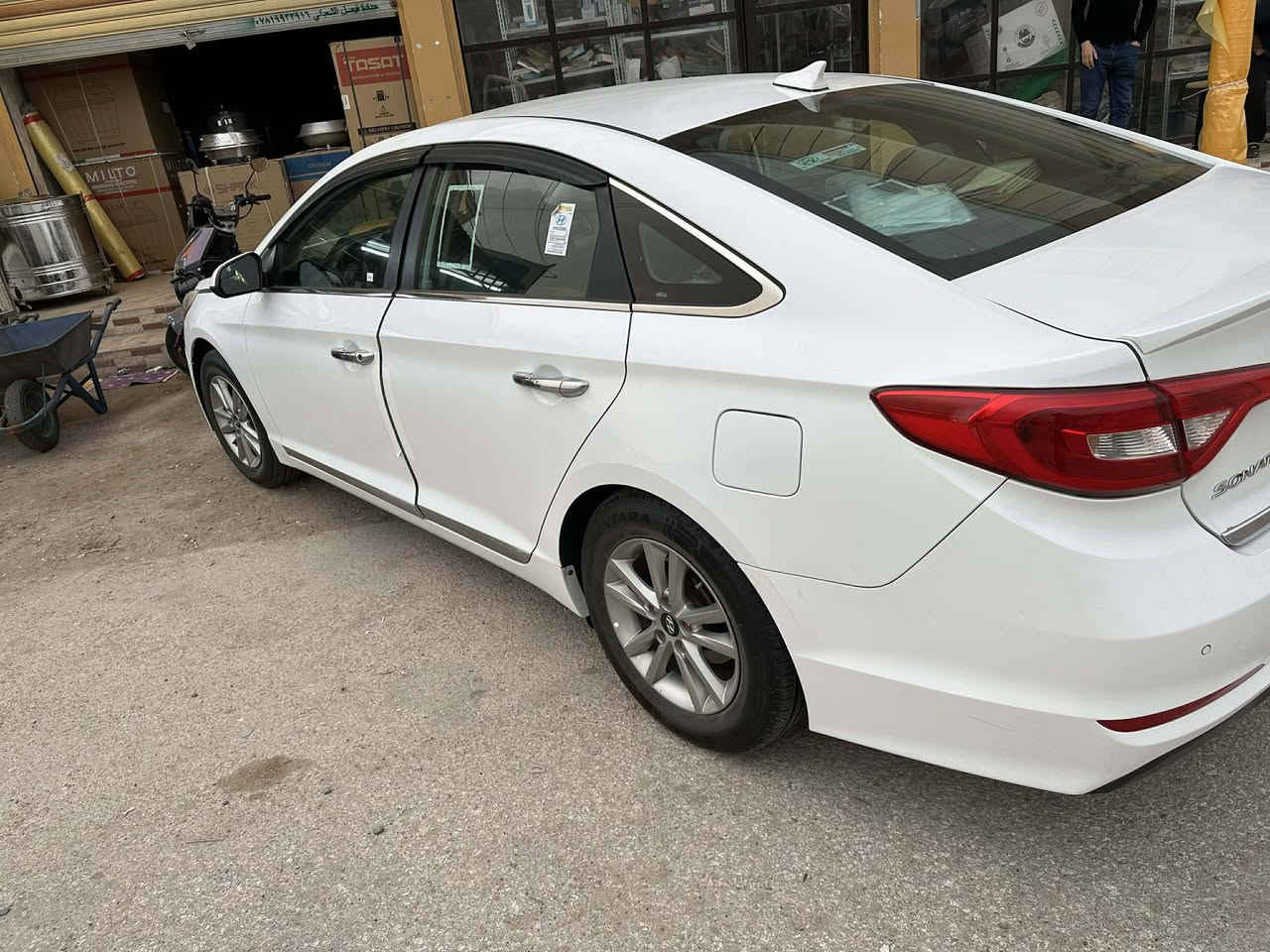 سوناتا 2016 امريكي
رقم انبار 
محرك 2400 GDI قطره دهن متنقص
معلي گازگت بانزين عادي
صدر كله جديد 
تخم تاير جديد
شاشة اندويد كبيرة فول
داخل صاج
تحكم ستيرن جهتين 
تدفئة تبريد كلة فول
كامره دوارة حساسات خلفي
لايت زينون اصلي
شاشه اعطال 
ثلاث انظمة قيادة
السيارة مكفوله من الضربة كلين
بيها فقط صبغ بسيط بطرف القماره 
وكارت بالصندوق اثر تقشير 
كلها ليبل واحد 
جاهزه ونظيفة من كلشي ربع دينار ماصرف عليها
السعر 130$ مكانها الرمادي تحول ثاني يوم
***********
