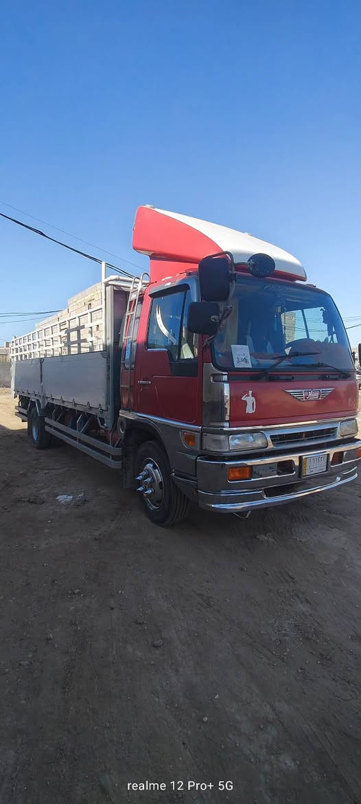 السلام عليكم هينو للبيع المحرك 70 عادي الطول سته وربع بلادي مقفول السياره رقم مالتها ميسان ***********
