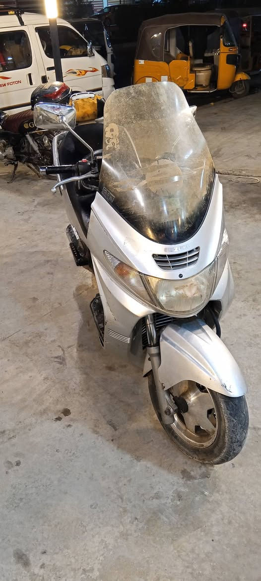 سلام عليكم دراجه سكاي ويف محرك 250 مكفوله من تنقيص والنضوح والتبخير كلجات جدد دبلات نضيفه زوج تايرات جدد دراجه نصيته حلوه نقصه فقط تریشه صفحه اليمنه عنوان بغداد الحسينية راشديه رقم ***********
