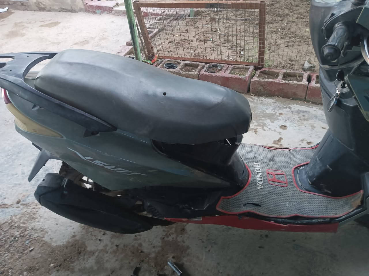 السلام عليكم دراجه للبيع السعر 150 الف العنوان بعقوبة الرازي الدراجه كابريتر مالتها تخربط رقم ***********
