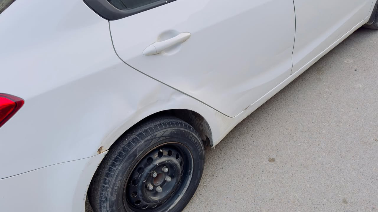 السلام عليكم كيا سيراتو موديل 14 خليحي
محرك 1800 سياره بدون صبغ 
ضررها جاملغ سايق وعكس السايق بارد 
سعر 115 
العنوان بغداد
***********
