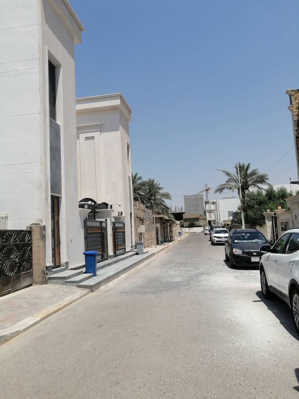 للبيع/ دار طابقين حي المعلمين موقع مميز جدا خلف السوق العصري مباشره  قديم.. نظيف كلش وجاهز للسكن المساحه/ ٢٤٠ متر الوجه/ ٨ × ٣٠
يتكون / ٥ نوم ٥×٤/ استقبال ٩×٥ / هول٥×٤ / مطبخ٨×٤ / حمام داخلي وصحيات خارجيه / حديقه كبيره / كراج كبير يتسع سيارتين 
السعر/  خاص لطفا/  أو الإتصال على  *********** واتساب أبو وسام للعقارات/لا أتعامل بالتعليقات لطفاً الجاد يتصل 
مكتبنا رمادي شارع٤٠ مقابل جامع الواثق
للبيع/ دار طابقين حي المعلمين موقع مميز جدا خلف السوق العصري مباشره  قديم.. نظيف كلش وجاهز للسكن المساحه/ ٢٤٠ متر الوجه/ ٨ × ٣٠
