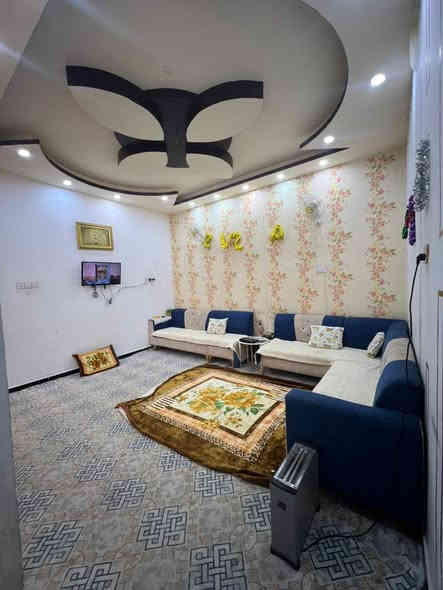 السلام عليكم 
بيت للبيع بحي بغداد المساحه 160 م 
الواجهه 8 م النزال 20 م الشارع 15م على خدمات الطابق الاول مطبخ  غرفه وصاله واستقبال  الطابق الثاني ثلاث غرف السعر 275 وبي مجال للاستفسار ***********
