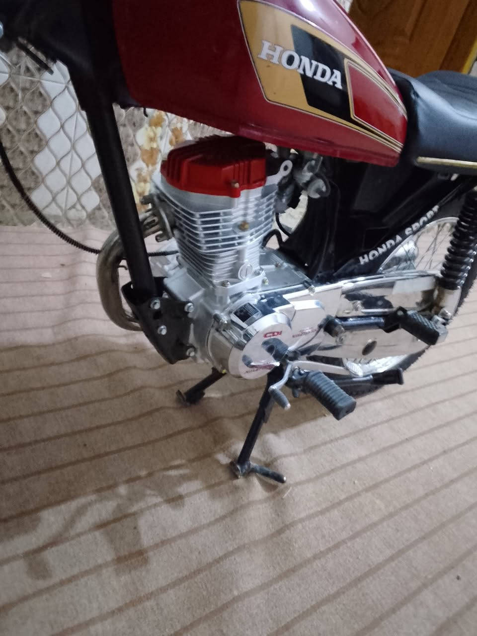 السلام عليكم دراجه للبيع تعمير 26 شاصيها ارشة موديل 2016 دراجه نضيفة برغي مامفتوح بيها والشراي هذا رقمي ***********
