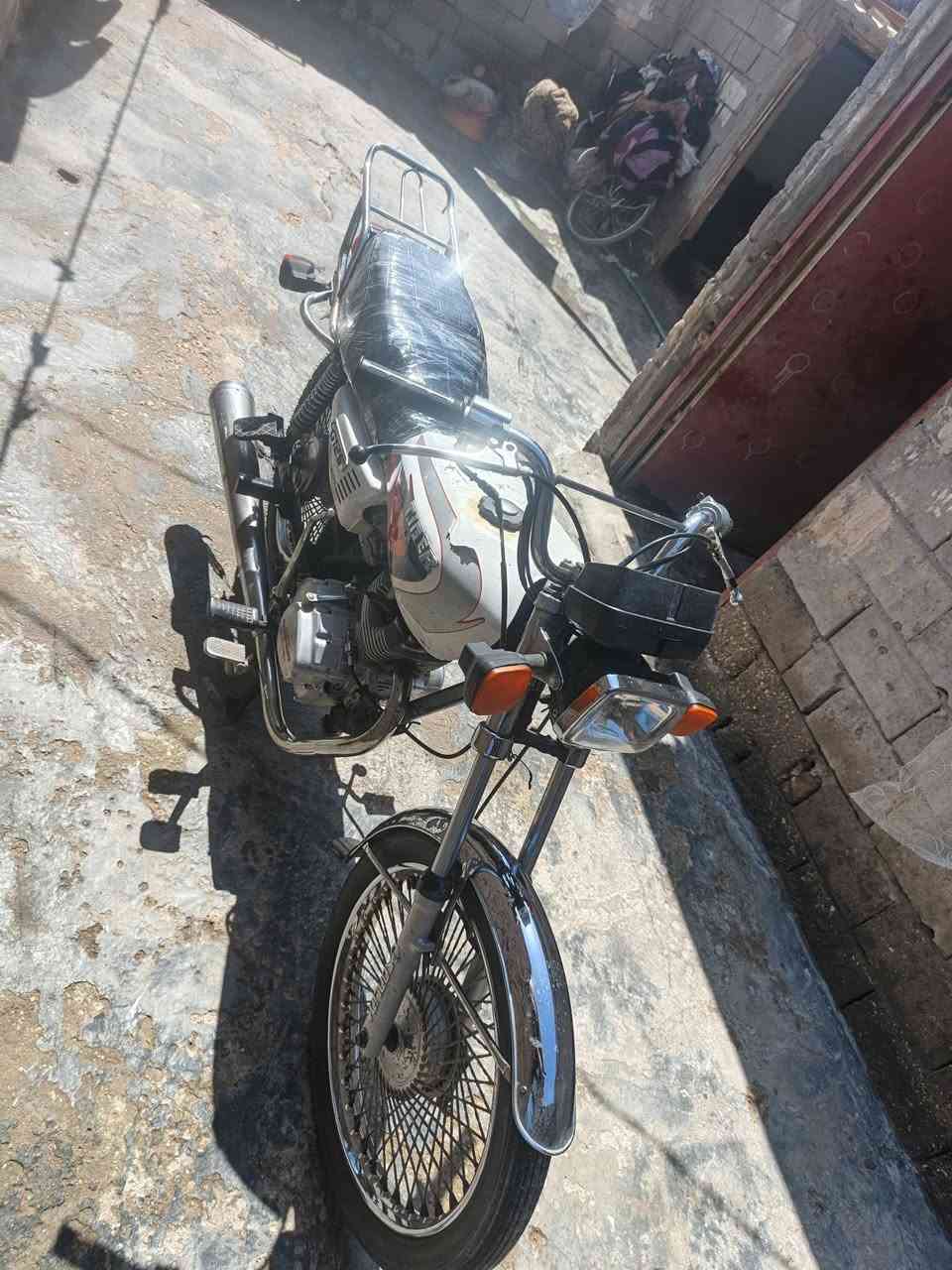 السلام عليكم دراجه حلاوه للبيع موديل 21 اوراق السعر 450 وبيه مجال المكان نجف ***********
