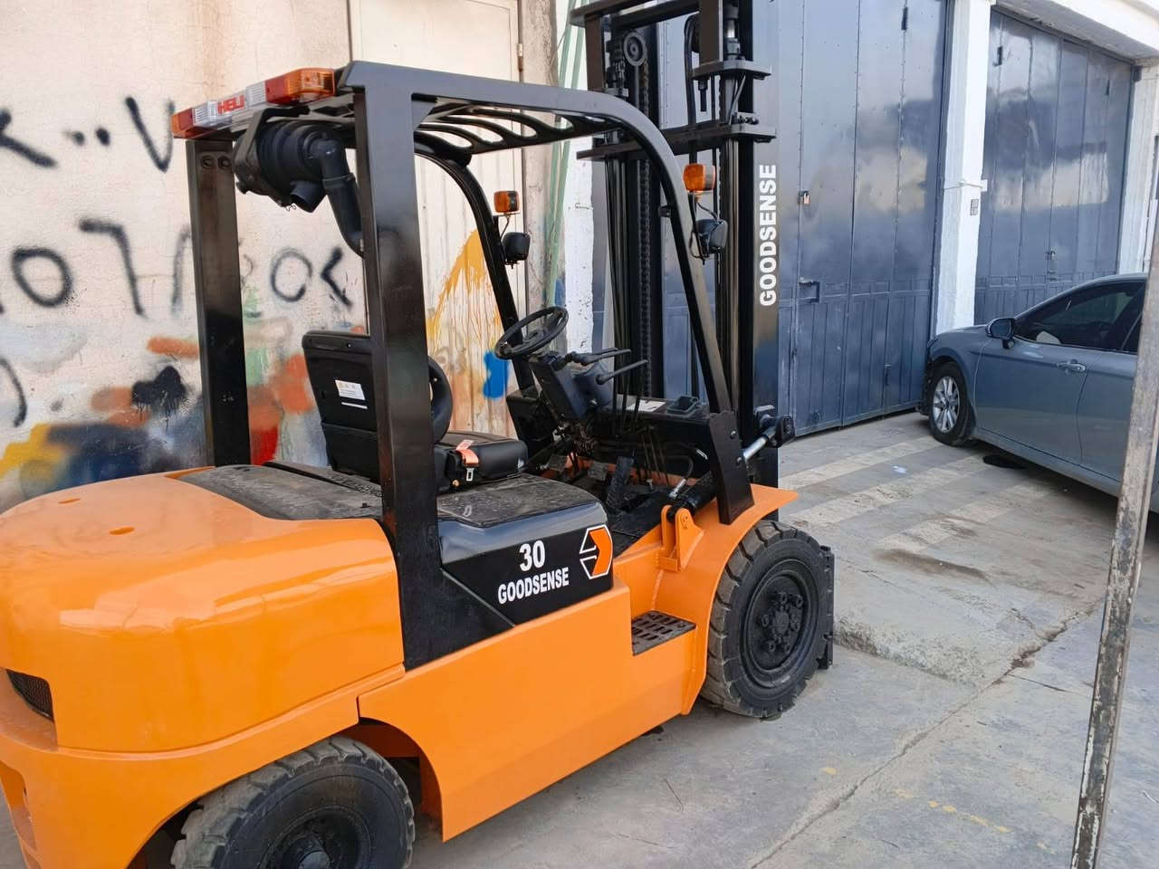 للبيع رافعه صيني نوع HF 3طن 3حركة منفيس بي كمال شغال محرك كير شرط سعر 65$.    ***********
