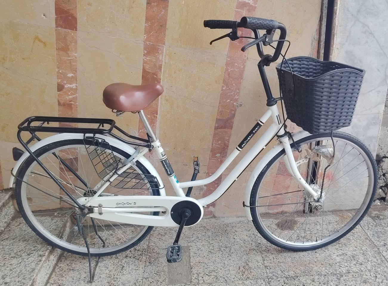 السلام عليكم

للبيع بايسكل

حجم 26

نظيف بنسبة 90 %

السعر 85 وبي مجال حك الجية

المكان تكريت شارع الاربعين


**إذا كنت صاحب هذا الإعلان وتريد حذفه لأي سبب، رجاءا أرسل رسالة إلى الدعم الفني**