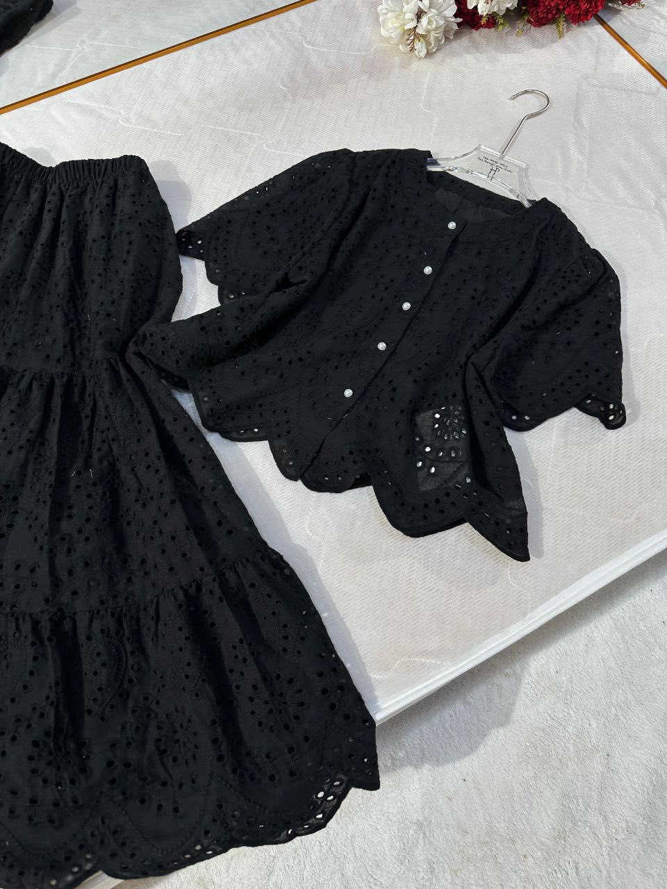 ويا صباح الحب🩷🎀🎀🎀
كوستم قطعتين تنورة وجاكيت تموت🙈🩷
كيبور والخامة كلش ممتازة شرط الفحص🥰
الالوان موضحة بالصور والقياسات 38–48
والتوصيل اكيد مجاناً لجميع محافظات العراق💃


**إذا كنت صاحب هذا الإعلان وتريد حذفه لأي سبب، رجاءا أرسل رسالة إلى الدعم الفني**