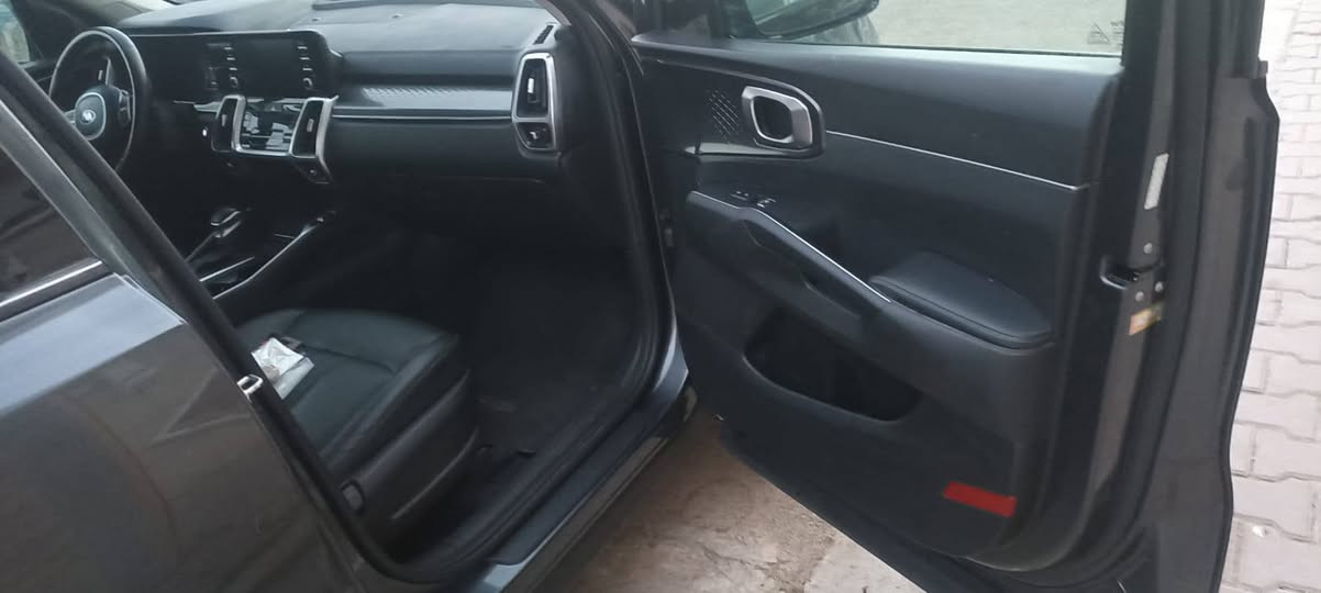 سلام عليكم سورنتو مديل 2021وارد امريكي  بسمي فول مواصفات عده بنراما ماشيه السياره 45الف تخم تاير جديد حداديه جديده مكاني بغداد الحسينيه السعر 190 رقم الهاتف ***********
