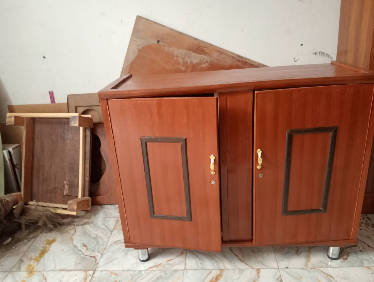 بوفيه مترين درجه اولى جديد تسكام نجاره قضاء الموفقيه مكاني ***********
