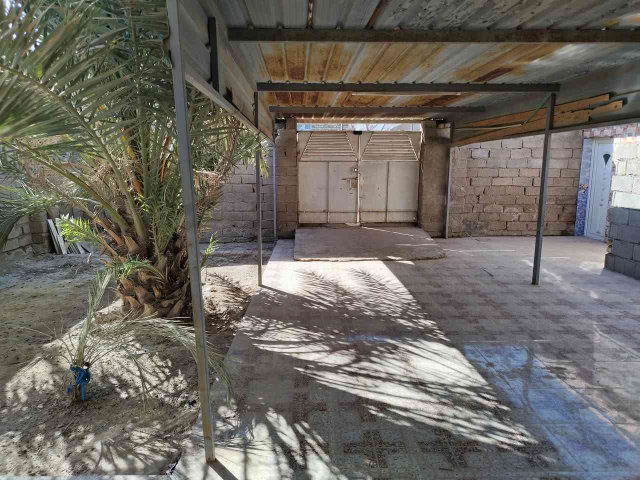 بيت مساحة ٢٢٥ متر بناء بلوك غرفتين وصاله ومطبخ إستقبال ارضيه كاشي الاستقبال والحوش
شارع كهوة بيت الطين القديم
شارع سيد علي آل بوشتيوي بالبدايه
يبعد عن الشارع الرئيسي مال النفط ١٠٠ متر
للإستفسار على الرقم ***********
