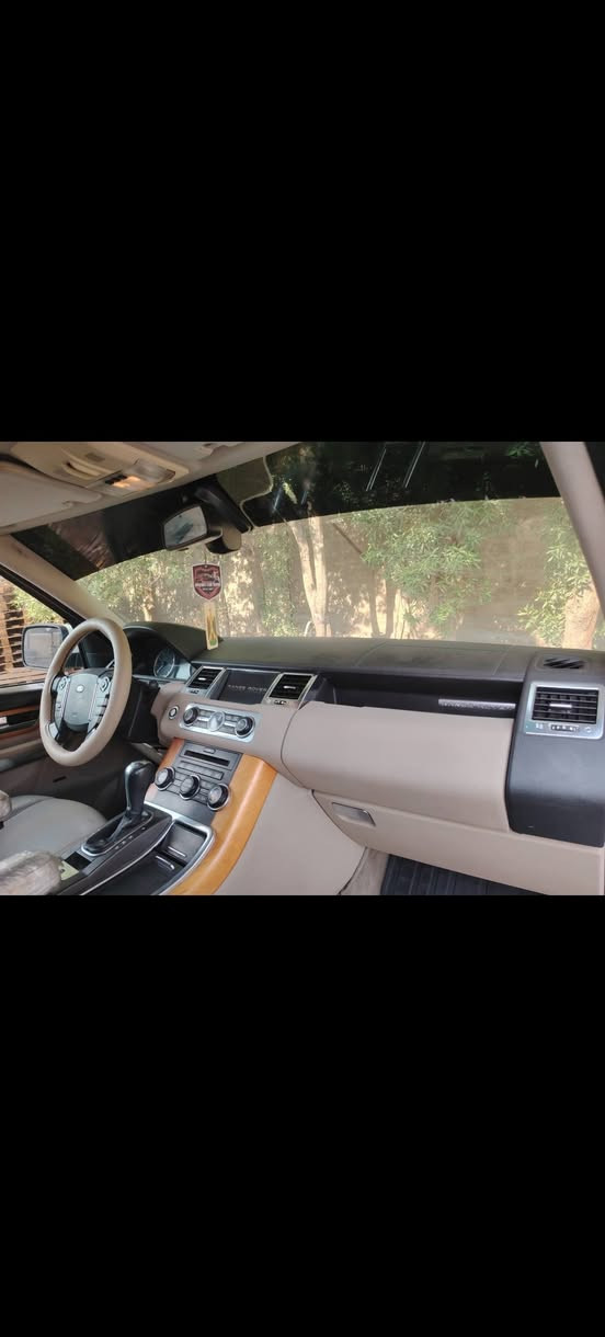 رانج سبورت موديل عشره بدون سوبر مكفوله باسمي سيرفز كامل عليه محرك ممفتوح ***********
