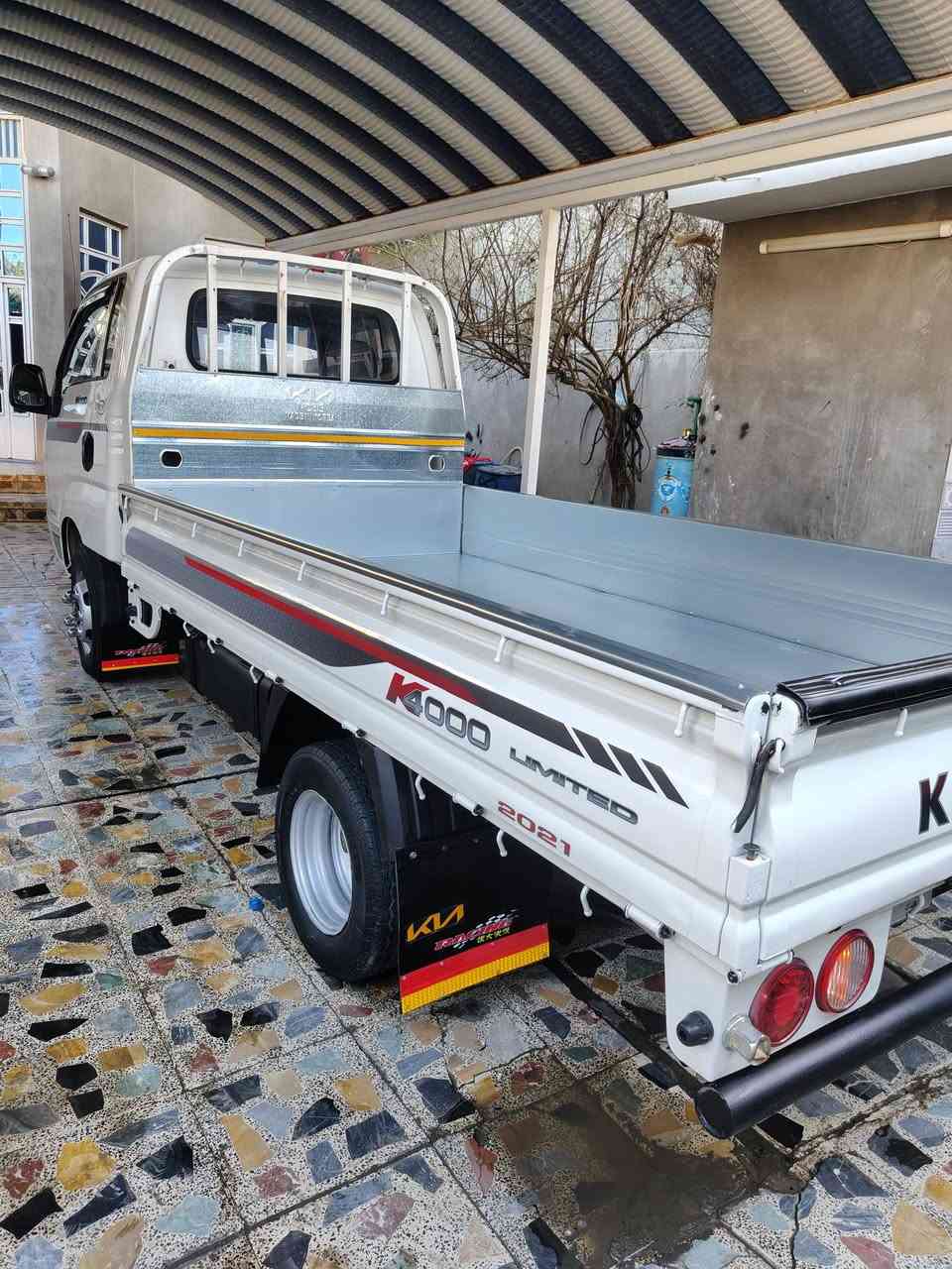 السلام عليكم 
كيا  فحل  موديل  2017  رقم  بغداد
مشروع  وطني  تحويل  مباشر 
مكينه 4000 مفتوح لاصرف لا بخار جديده 
تبريد تدفئه جاهز تخم تاير محور 14 ستد 27
سياره جديده شاصي مكفول رقم شاصي واضح 
سعر 137 مكان بغداد ه‍ *********** 
 مامتواجد عل فيس اتصل وتدلل
