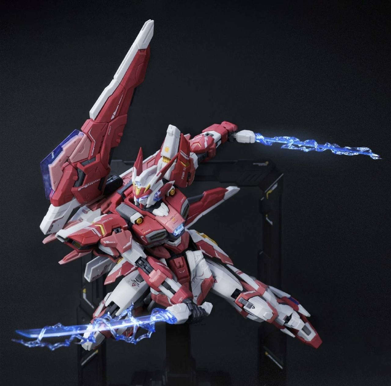 المجسم هو Alkaid Pink-II (المعروف أيضاً باسم Alkaid ) من إنتاج شركة QianQiuShang  وهو جزء من سلسلة تسمى "Genesis of Starry Sea"
النوع والمقياس: طقم نموذج بلاستيكي (Plastic Model Kit) بمقياس 1/100، ويصل طوله عند الرأس إلى 23 سم تقريباً 
متزفر للبيع لدينا يوجد توصيل لجميع المحافظات 
واتساب ***********
