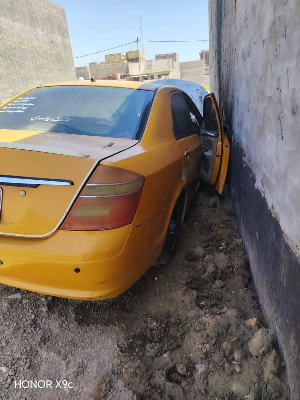 السلام عليكم جيلي موبل ٢٠١١رقم بغداد إنكليزي مصفره هيه وغرمات محترك البجم فقط للبيع 18 وبيع مجال مكان السياره بابل ناحيه الإمام ***********
