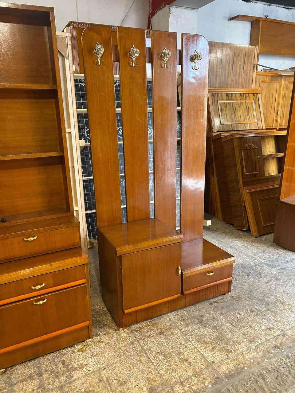 غرفه للبيع 🔥 (السعر عرض خاص 650 الف )
6 باب ملحق داخلي 🚪صاج فصال ظهر الكنتور چمبر شغل توصي ثقيل تكمه 👍🏻👌🏻🔥🔥
قياس ارتفاع الكنتور 125 سم والعرض 3 ونص 
للاستفسار الاتصال على الارقام 
اسيا 📞(***********)
كورك📞  (***********)
عنواننا موصل 
حي الحدباء سايدين الصديق معرض عمار ابو حمزه قرب كماليات سند ⭕️⭕️
مستعدون لشراء غرف النوم والكناتير الصاج 👍🏻 موصل, نينوى
